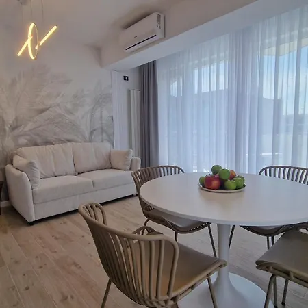 Infinity 306 Pool & Navodari